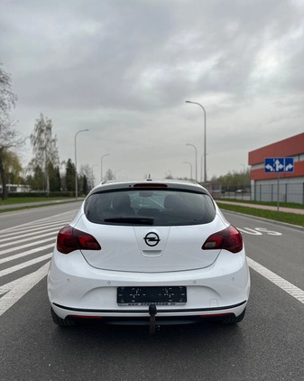 Opel Astra cena 28500 przebieg: 220000, rok produkcji 2013 z Czaplinek małe 56